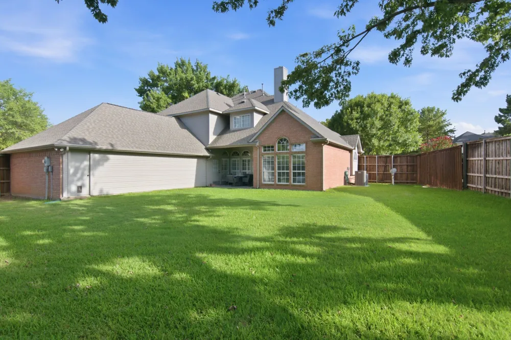 94 Bremen Drive Hurst, TX 76054