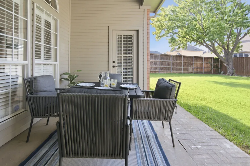 94 Bremen Drive Hurst, TX 76054