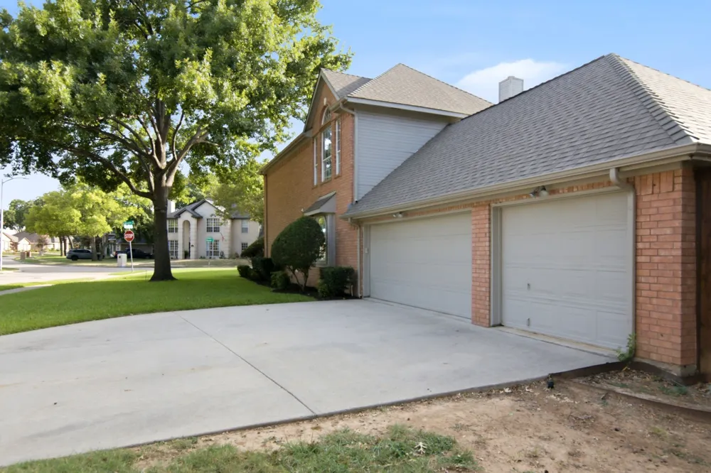 94 Bremen Drive Hurst, TX 76054