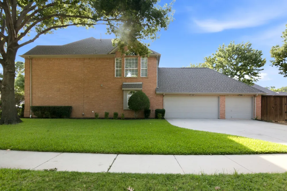 94 Bremen Drive Hurst, TX 76054