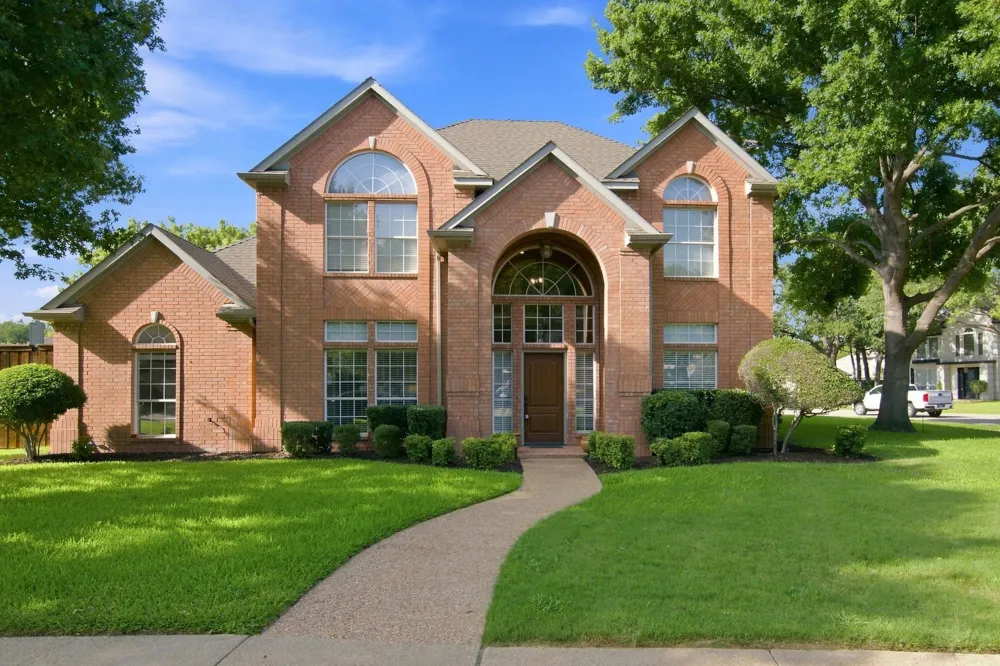 94 Bremen Drive Hurst, TX 76054