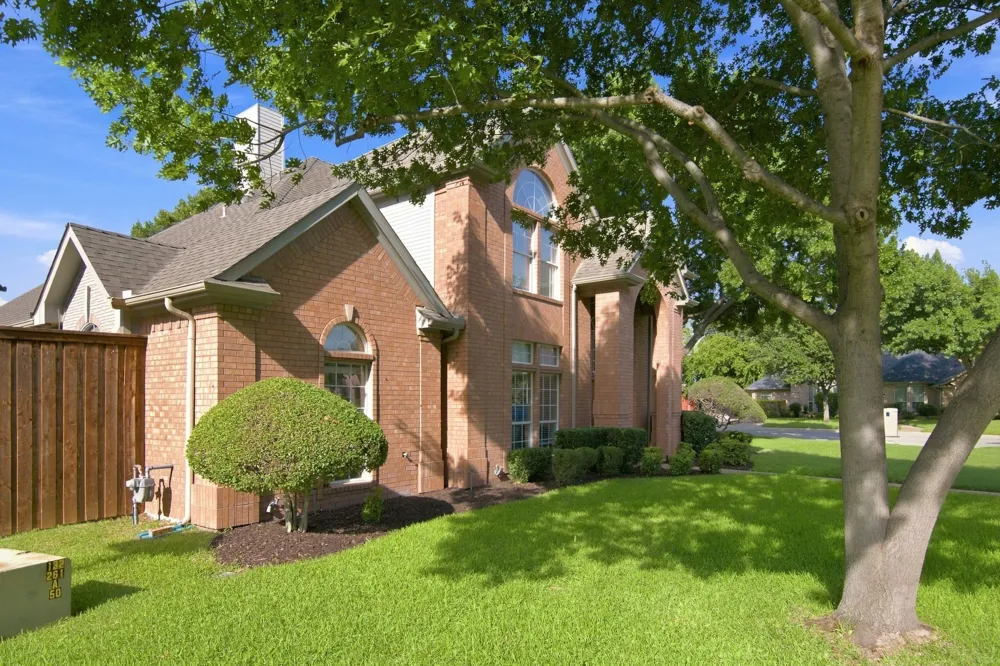 94 Bremen Drive Hurst, TX 76054