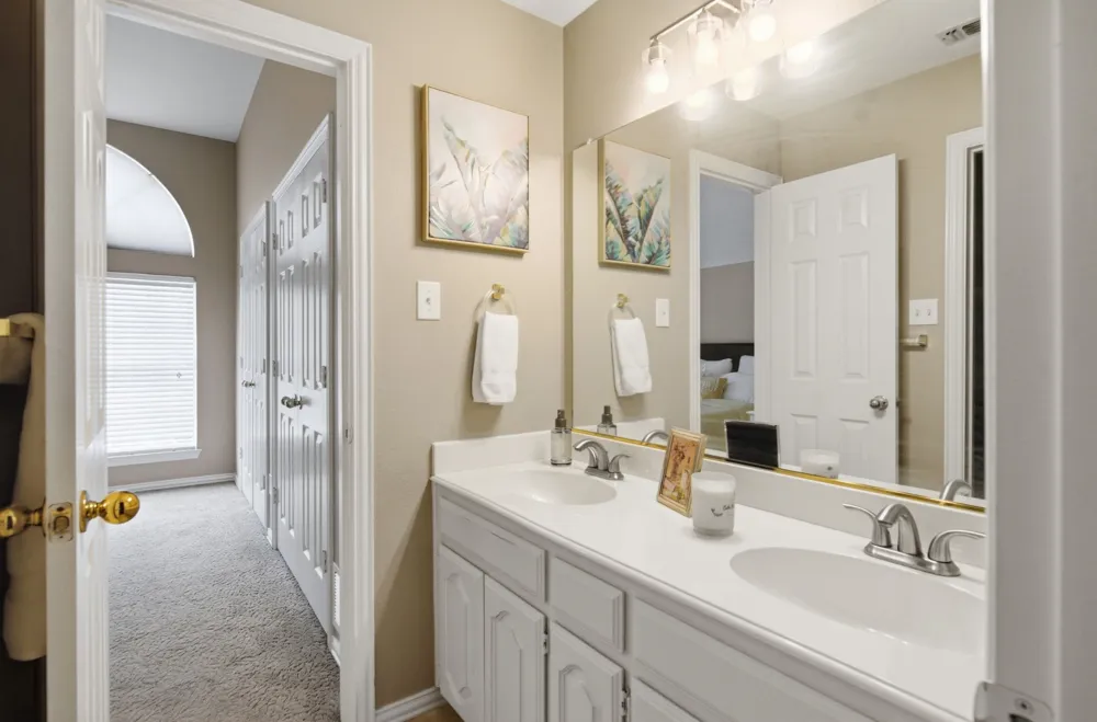 94 Bremen Drive Hurst, TX 76054