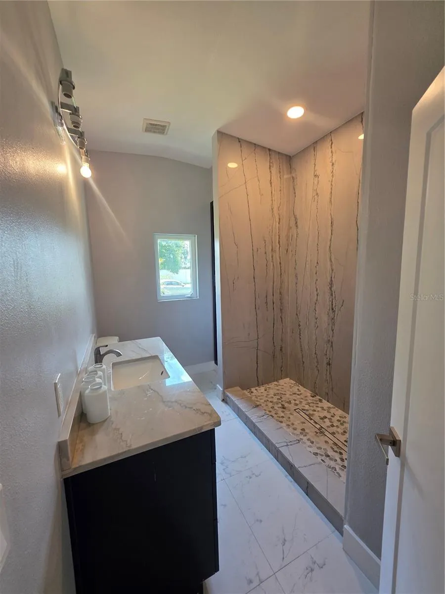 1911 W AMELIA STREET Orlando, FL 32805