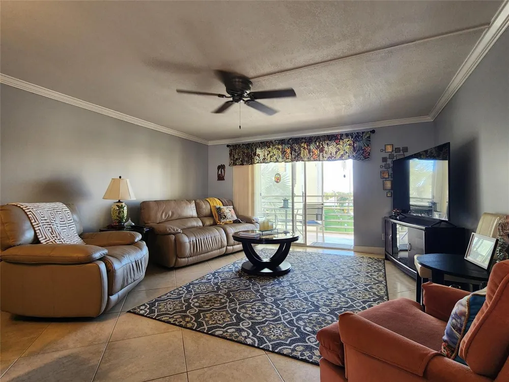 321 SE 3rd Street #302 Dania Beach, FL 33004