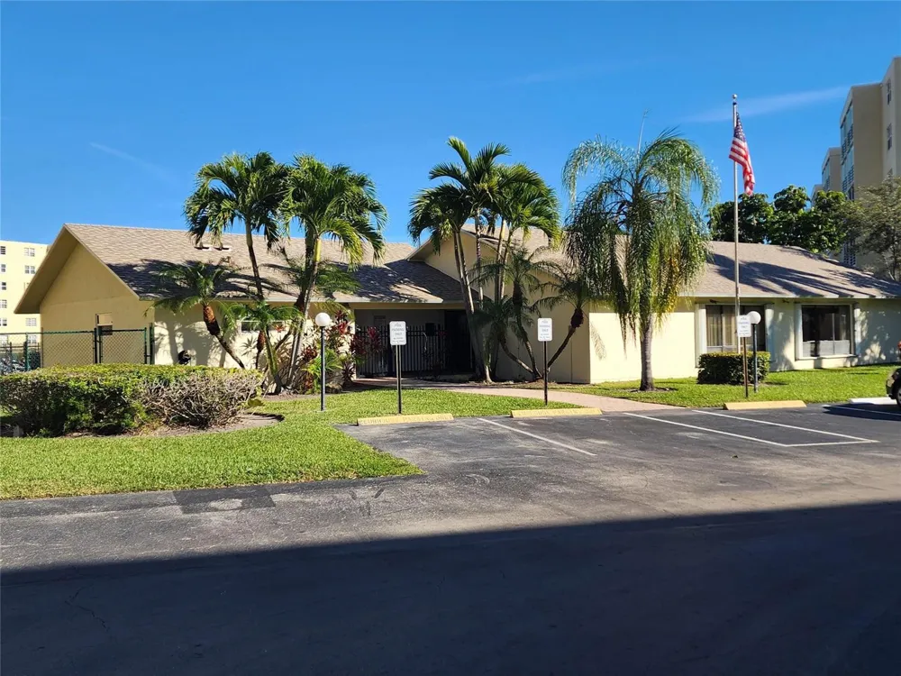 321 SE 3rd Street #302 Dania Beach, FL 33004