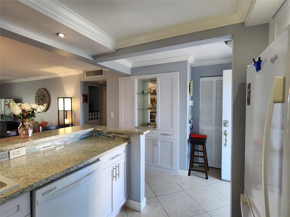 321 SE 3rd Street #302 Dania Beach, FL 33004
