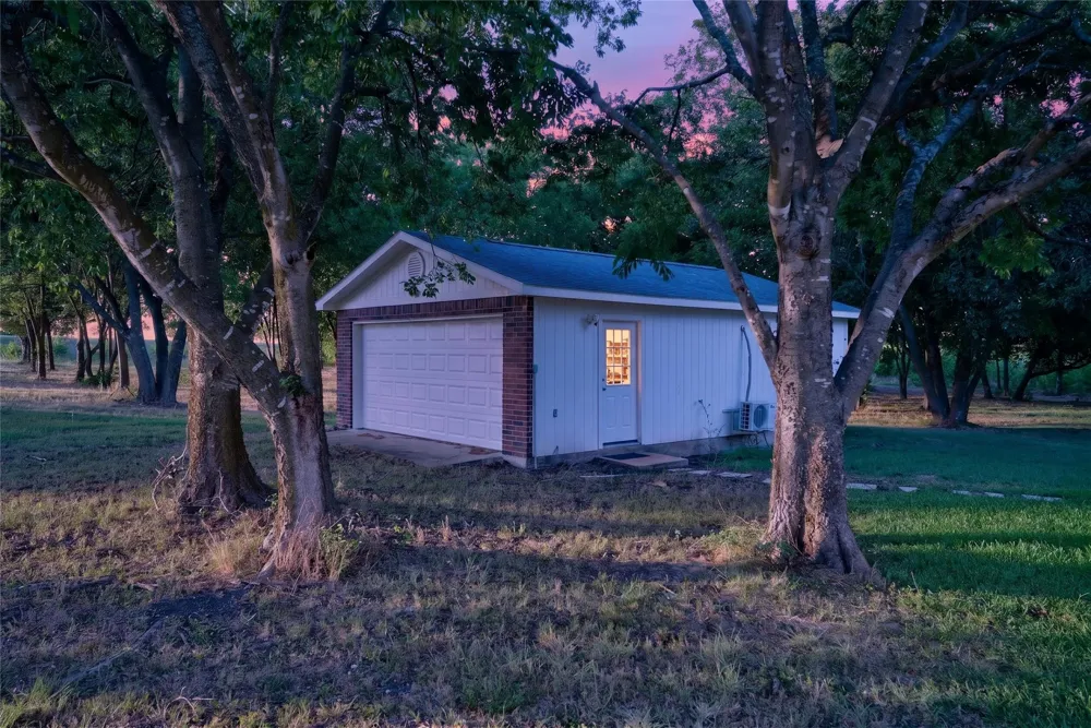 135 Kirkpatrick Road Ennis, TX 75119