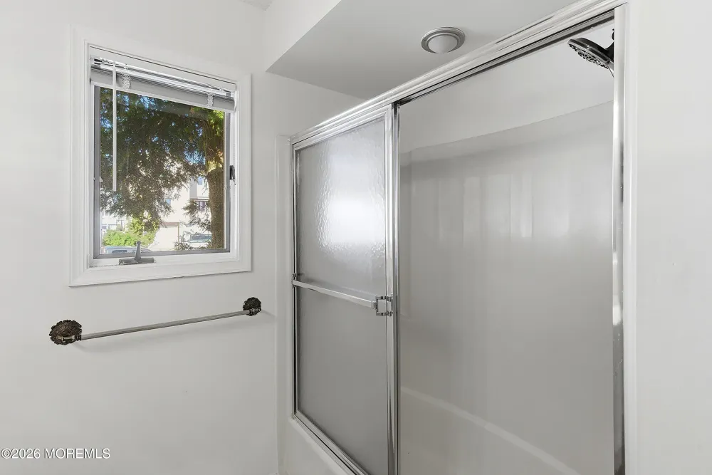 40 Kentucky Drive Little Egg Harbor, NJ 08087