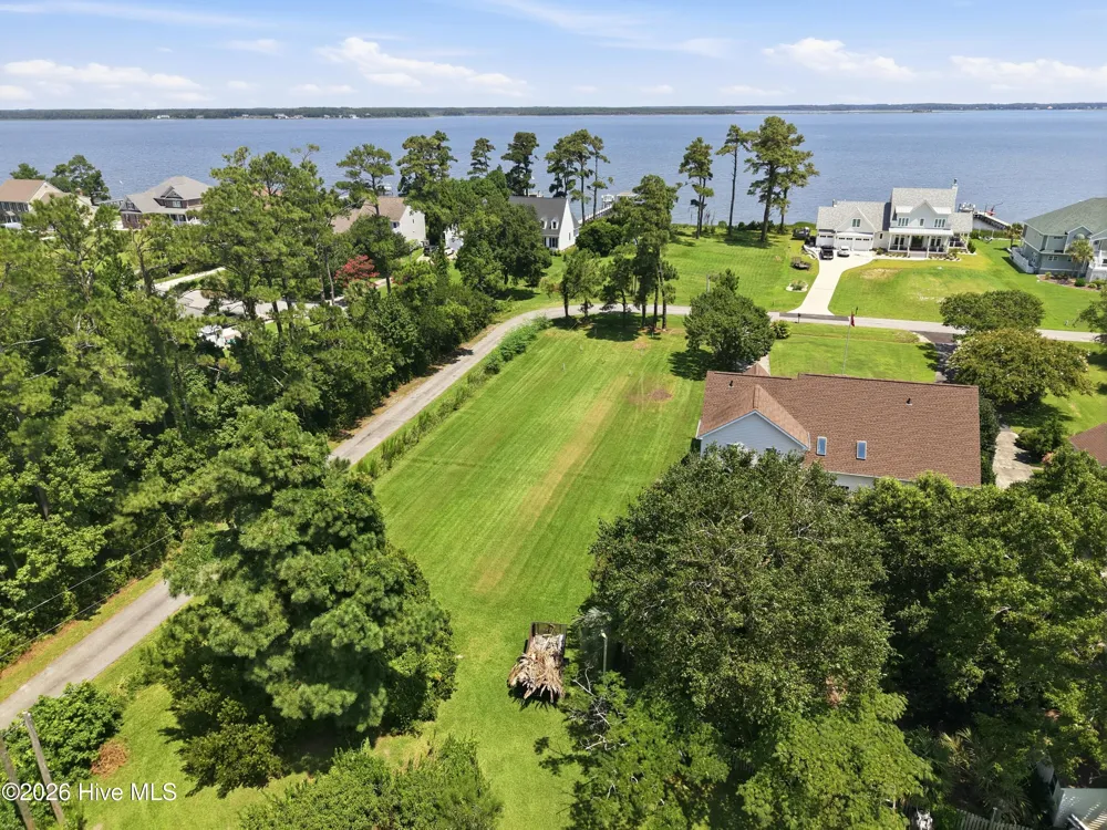 1513 Scotts Landing Morehead City, NC 28557