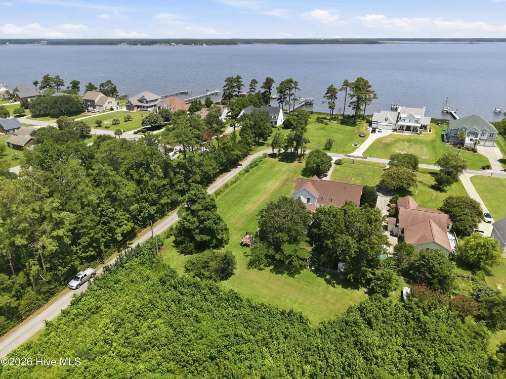 1513 Scotts Landing Morehead City, NC 28557