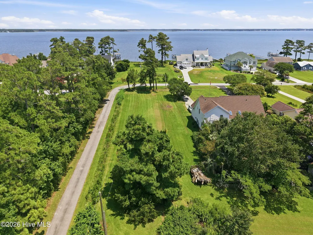 1513 Scotts Landing Morehead City, NC 28557