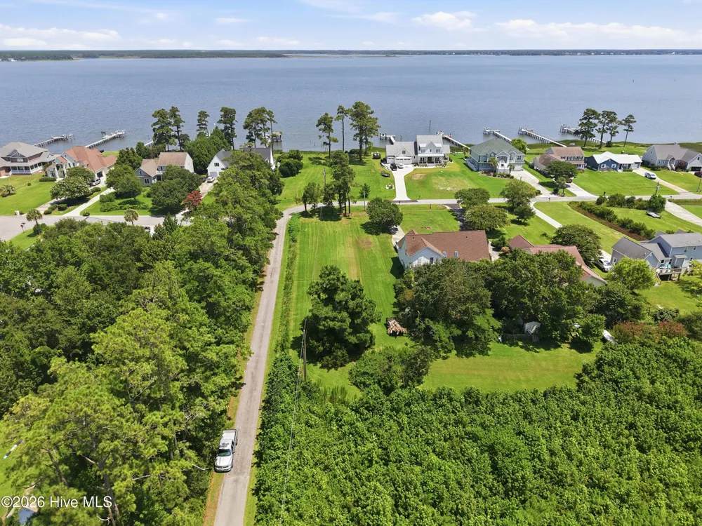 1513 Scotts Landing Morehead City, NC 28557