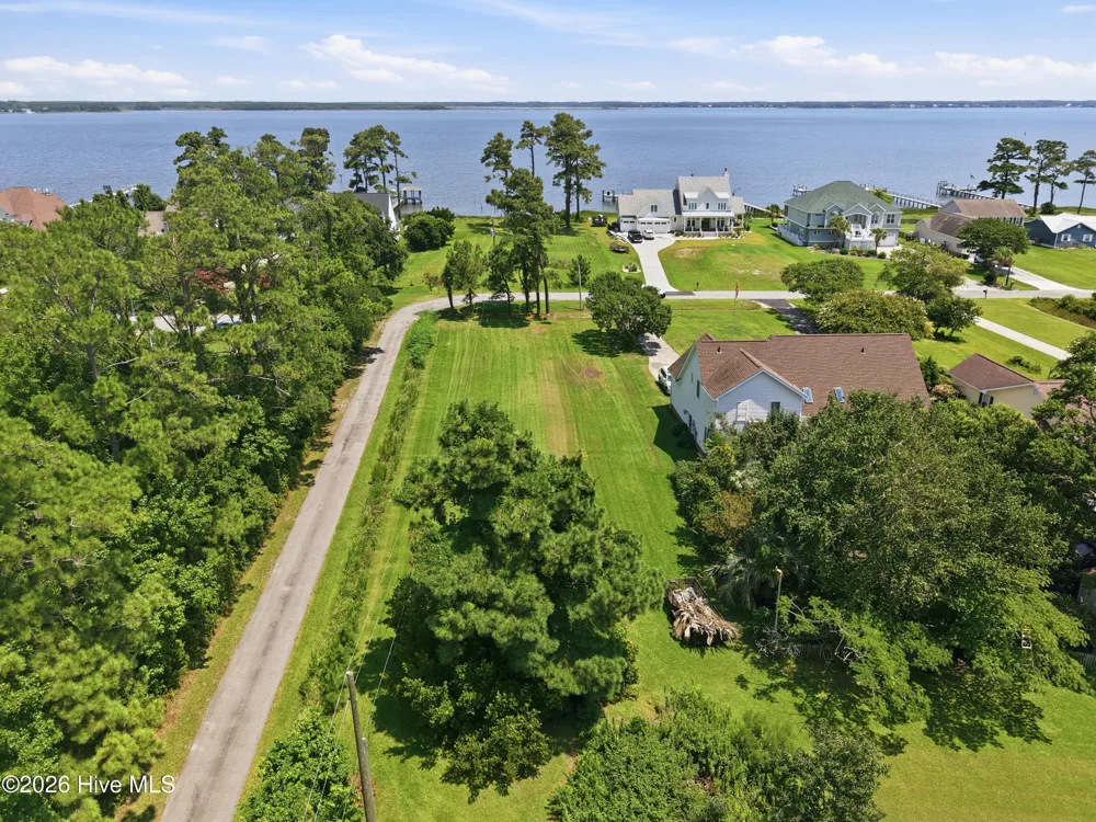 1513 Scotts Landing Morehead City, NC 28557