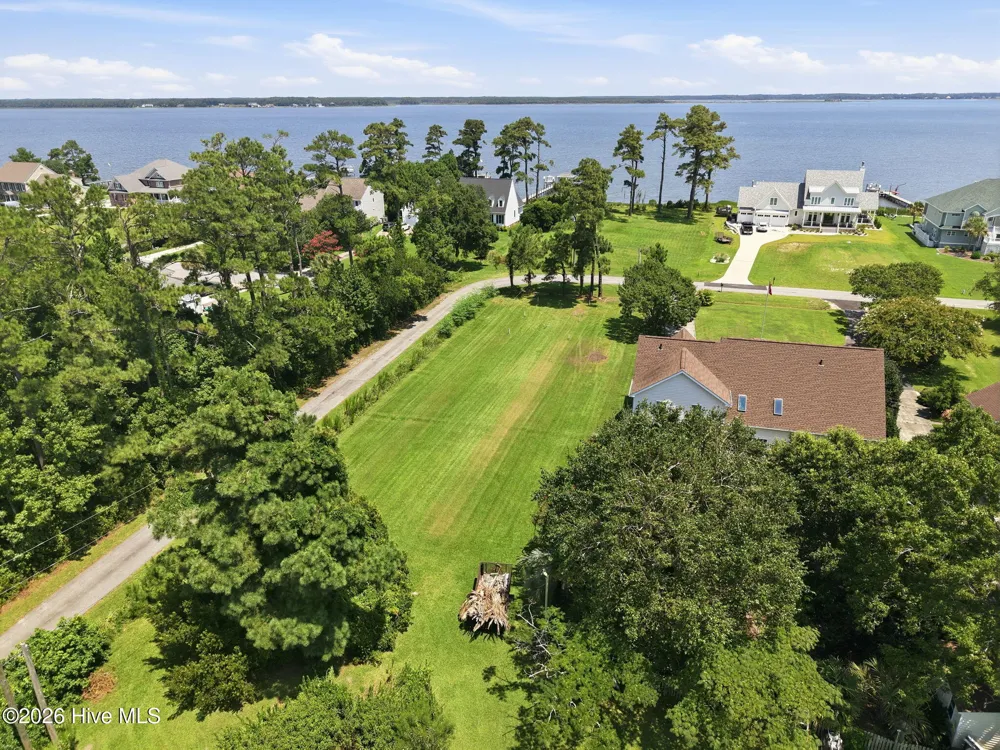 1513 Scotts Landing Morehead City, NC 28557