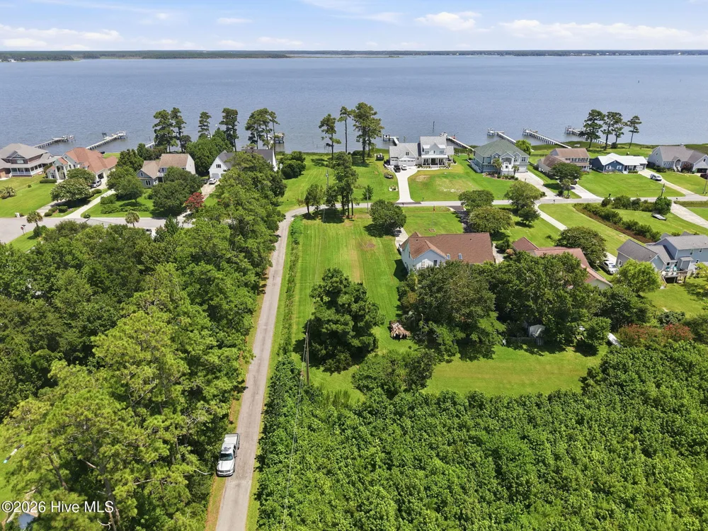 1513 Scotts Landing Morehead City, NC 28557