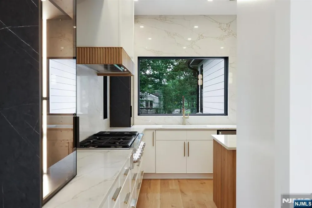 63 Billingsley Drive Livingston, NJ 07039