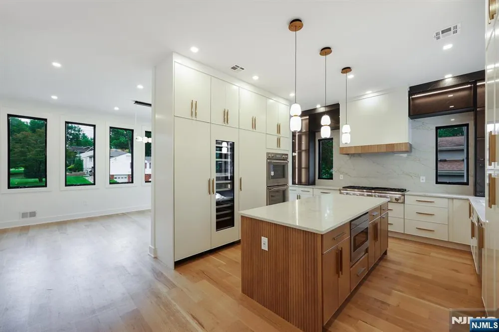 63 Billingsley Drive Livingston, NJ 07039