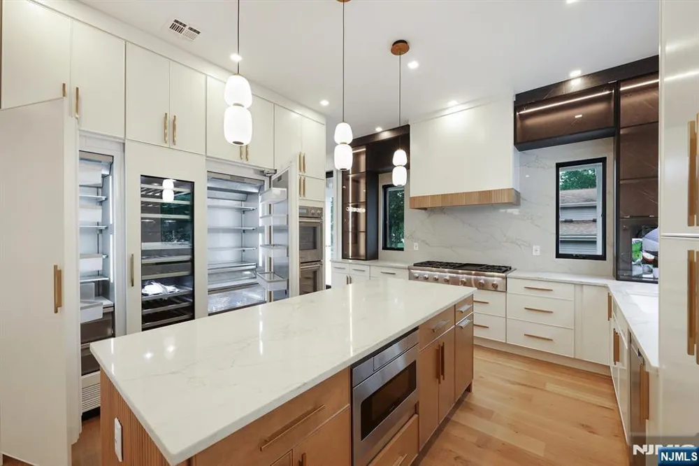 63 Billingsley Drive Livingston, NJ 07039