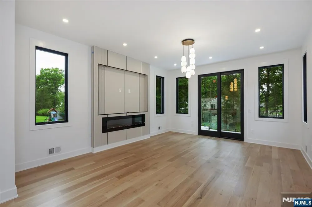 63 Billingsley Drive Livingston, NJ 07039