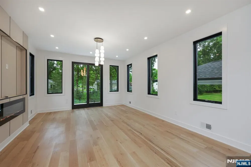63 Billingsley Drive Livingston, NJ 07039