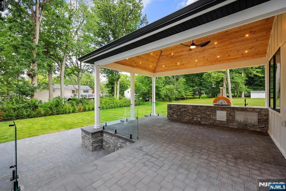 63 Billingsley Drive Livingston, NJ 07039