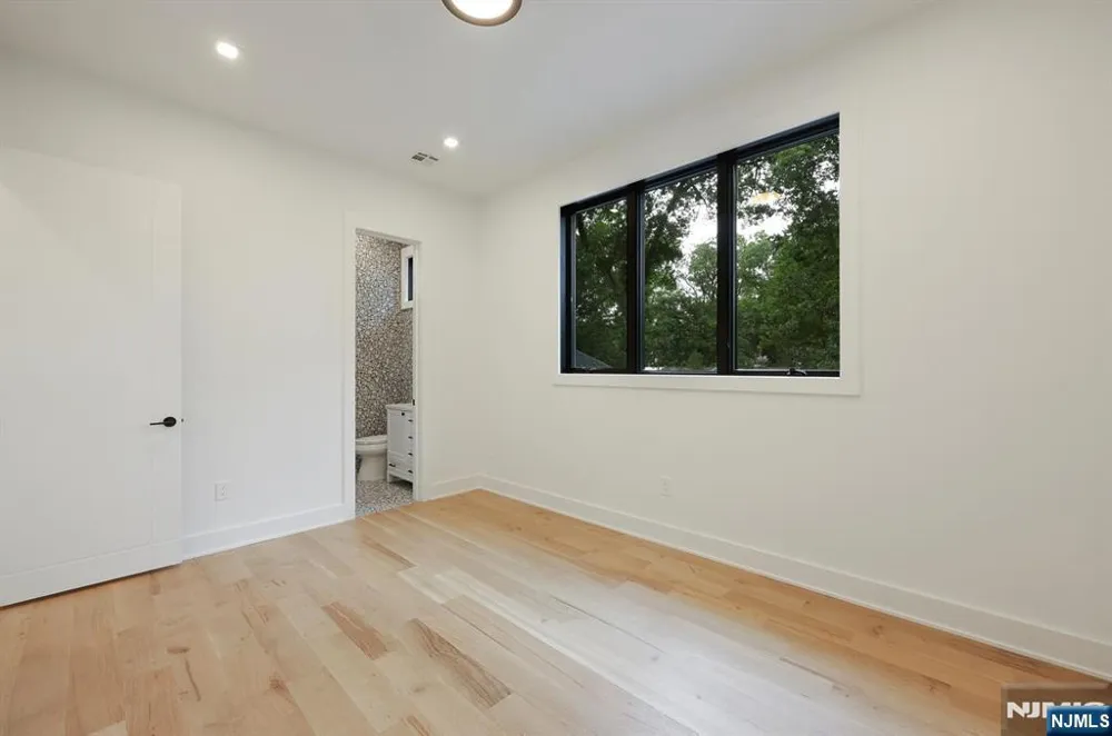 63 Billingsley Drive Livingston, NJ 07039