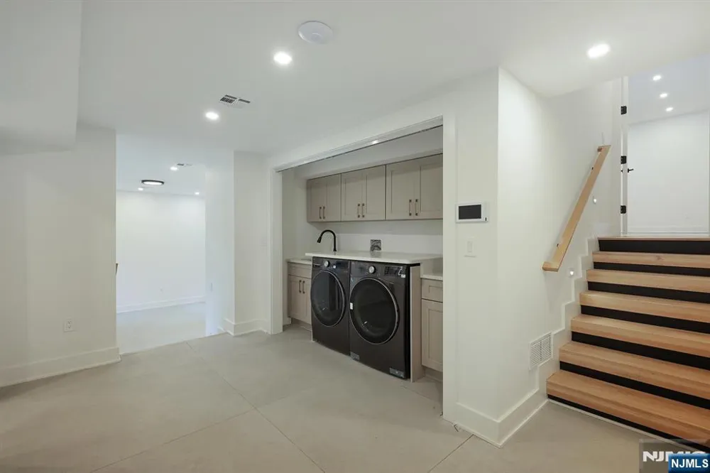 63 Billingsley Drive Livingston, NJ 07039