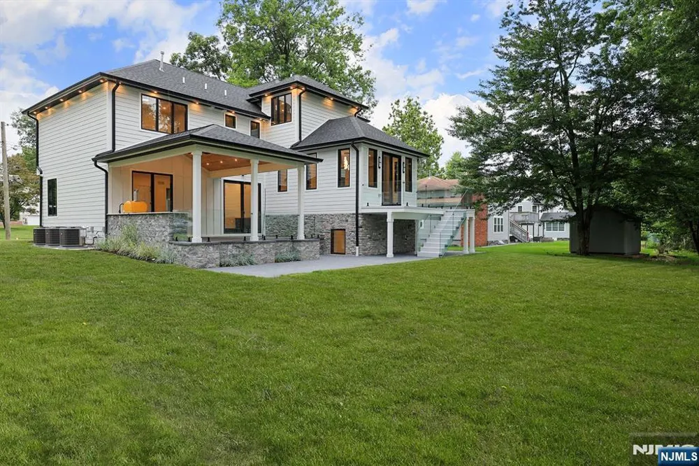 63 Billingsley Drive Livingston, NJ 07039