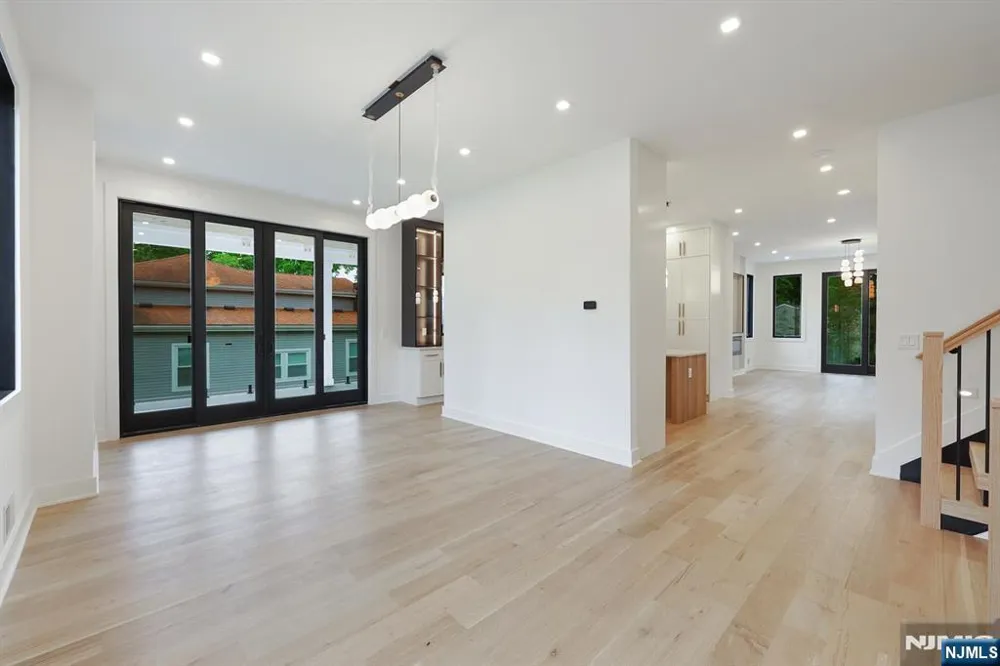 63 Billingsley Drive Livingston, NJ 07039