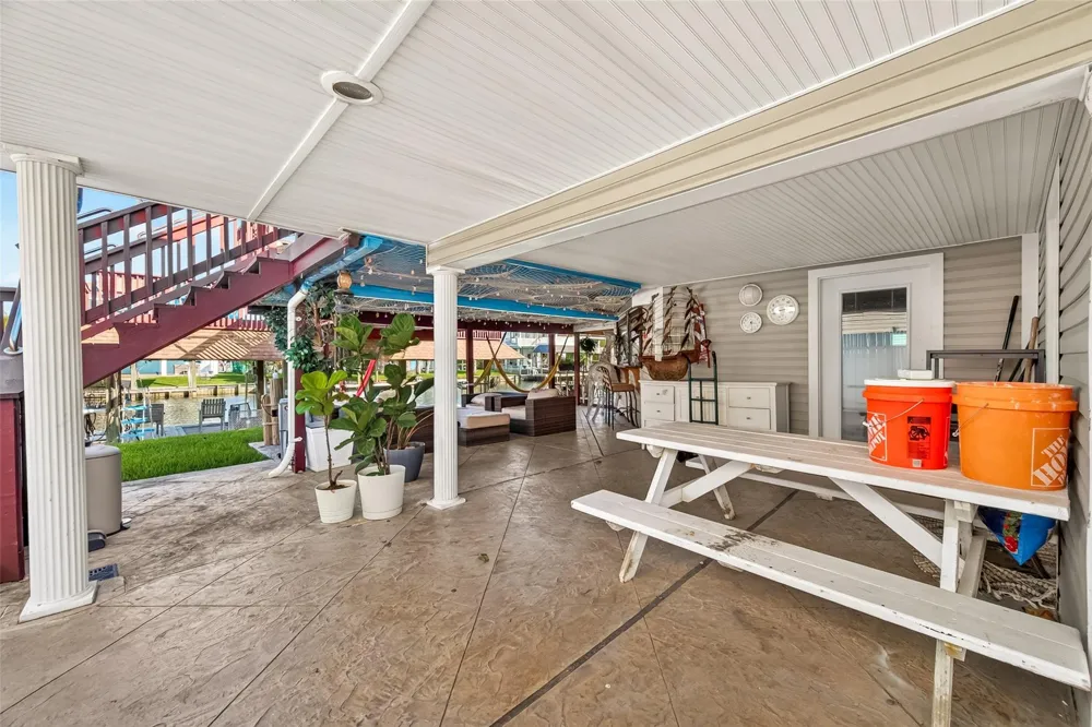 638 Warsaw Street Hitchcock, TX 77563