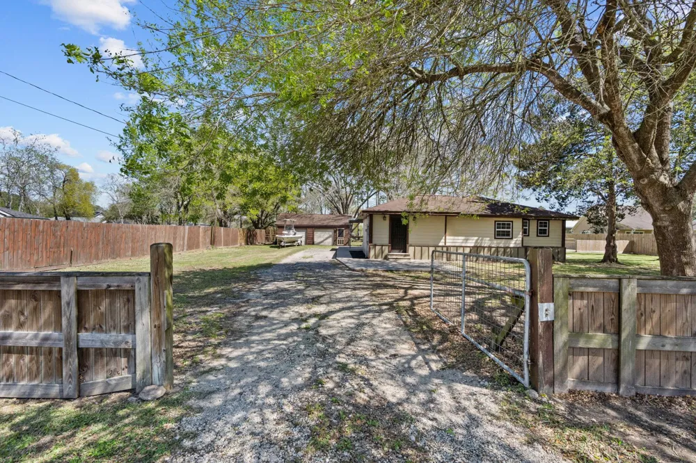 7117 Avenue D Santa Fe, TX 77510