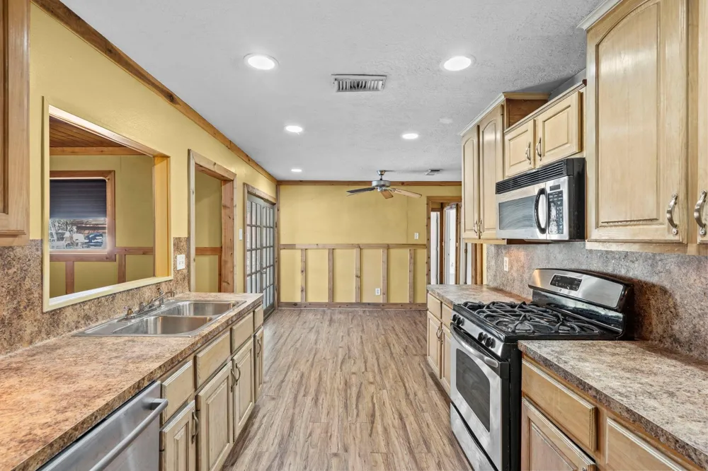 7117 Avenue D Santa Fe, TX 77510