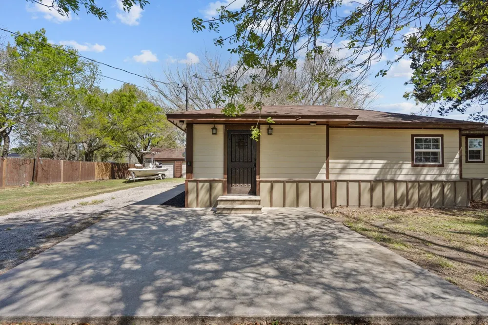 7117 Avenue D Santa Fe, TX 77510