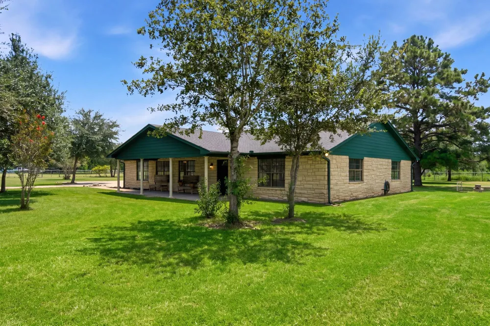 2243 Green Meadows Drive Sealy, TX 77474