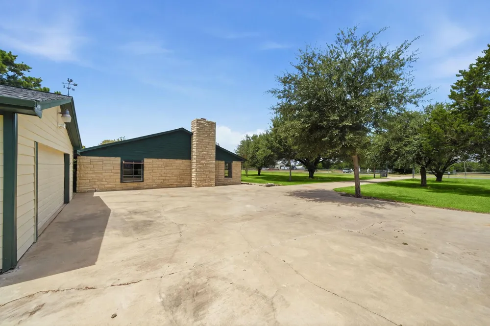 2243 Green Meadows Drive Sealy, TX 77474