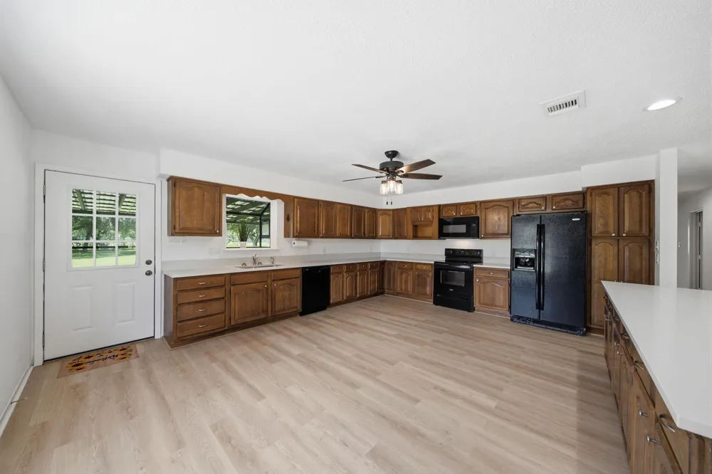 2243 Green Meadows Drive Sealy, TX 77474