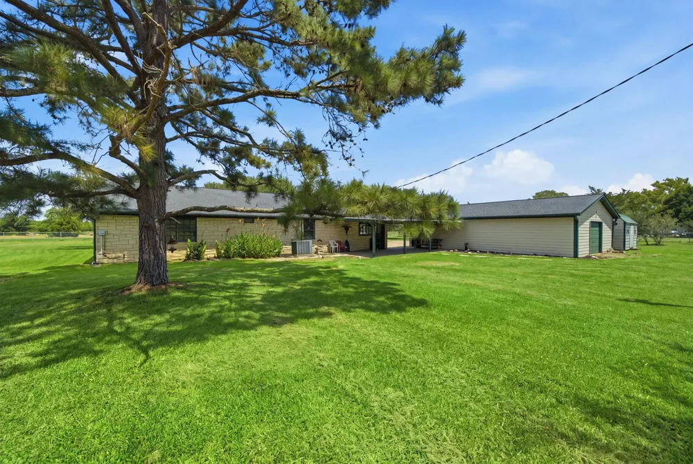 2243 Green Meadows Drive Sealy, TX 77474
