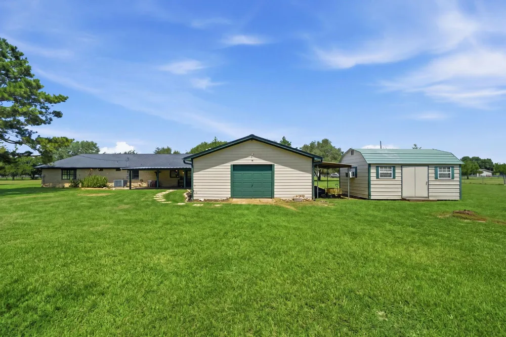 2243 Green Meadows Drive Sealy, TX 77474