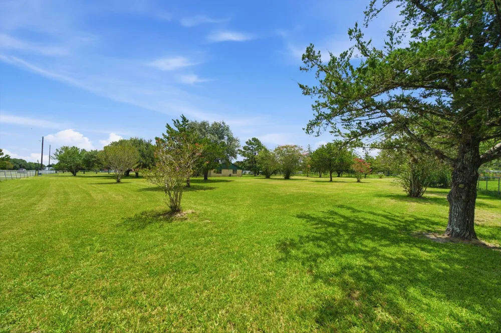 2243 Green Meadows Drive Sealy, TX 77474