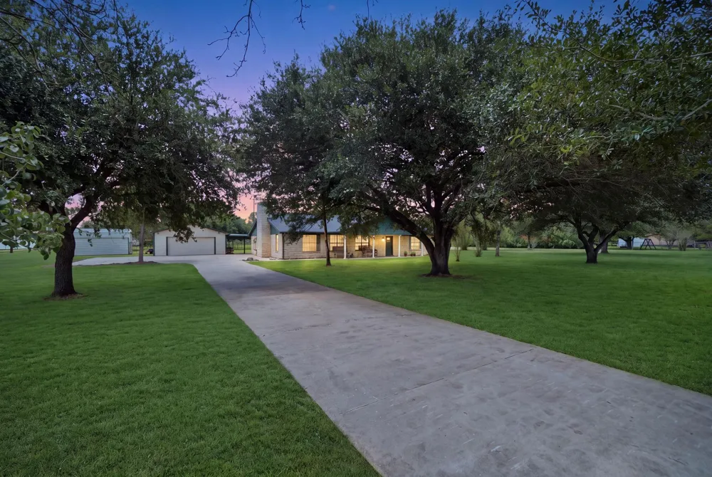 2243 Green Meadows Drive Sealy, TX 77474