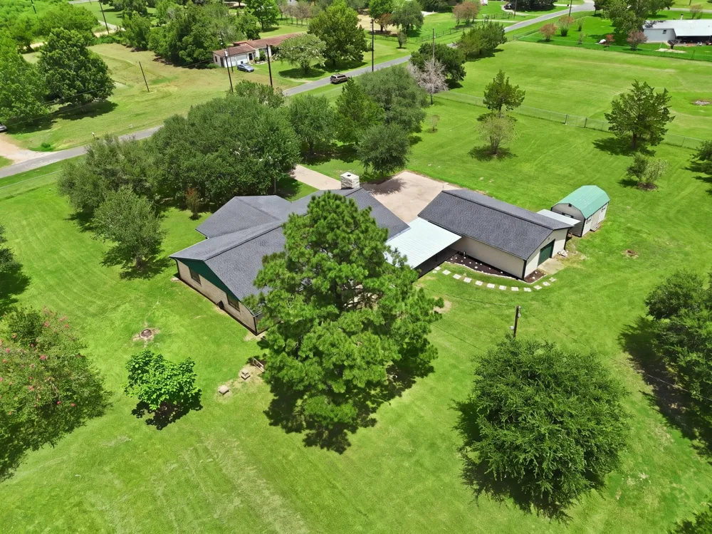 2243 Green Meadows Drive Sealy, TX 77474