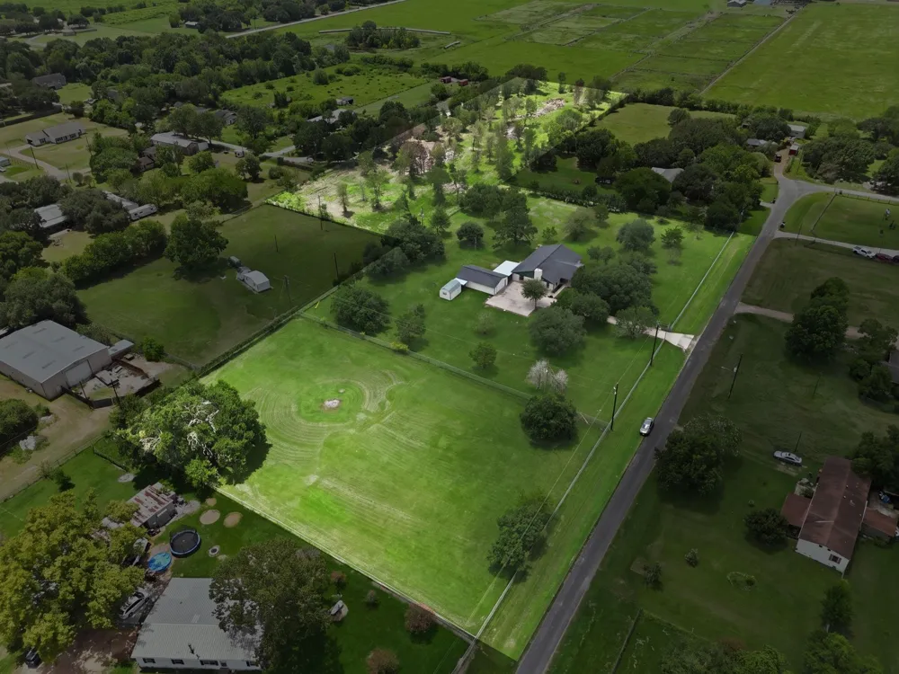 2243 Green Meadows Drive Sealy, TX 77474