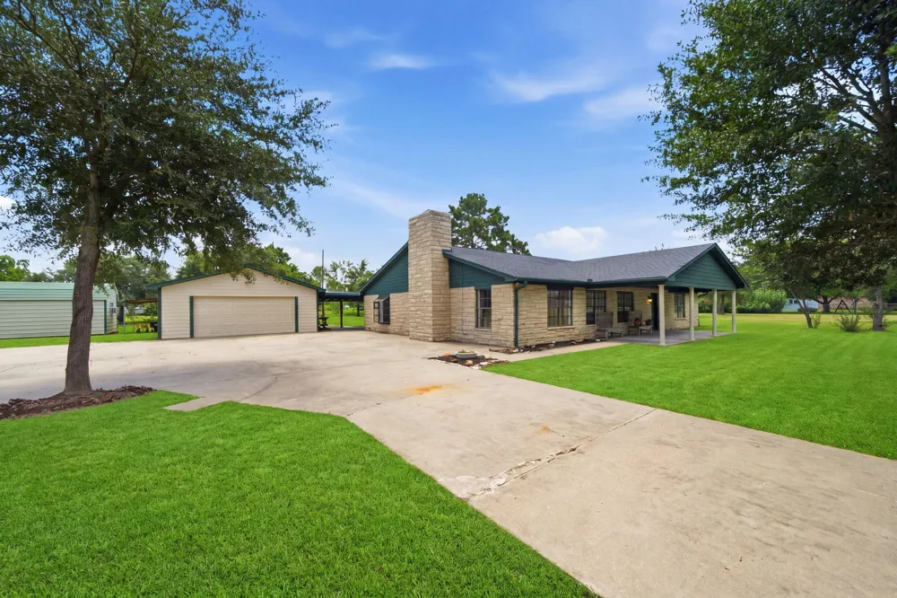 2243 Green Meadows Drive Sealy, TX 77474