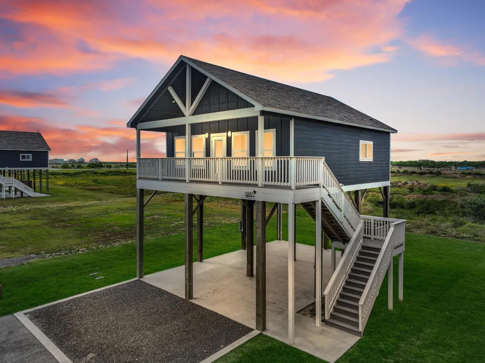 1041 Sunset Circle W Crystal Beach, TX 77650