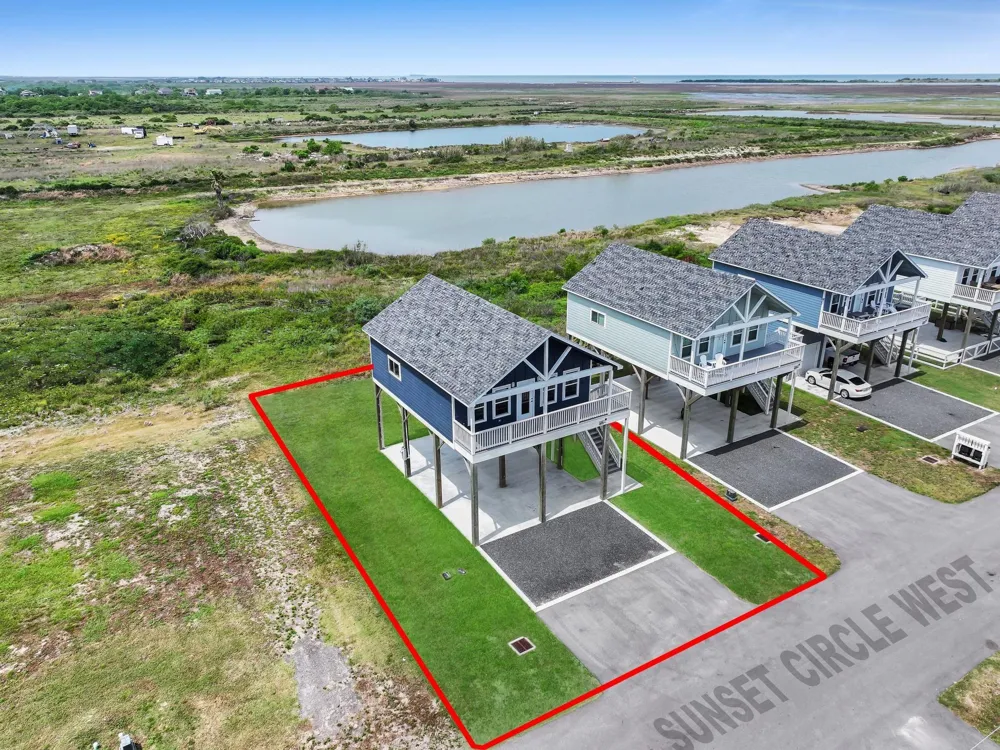 1041 Sunset Circle W Crystal Beach, TX 77650