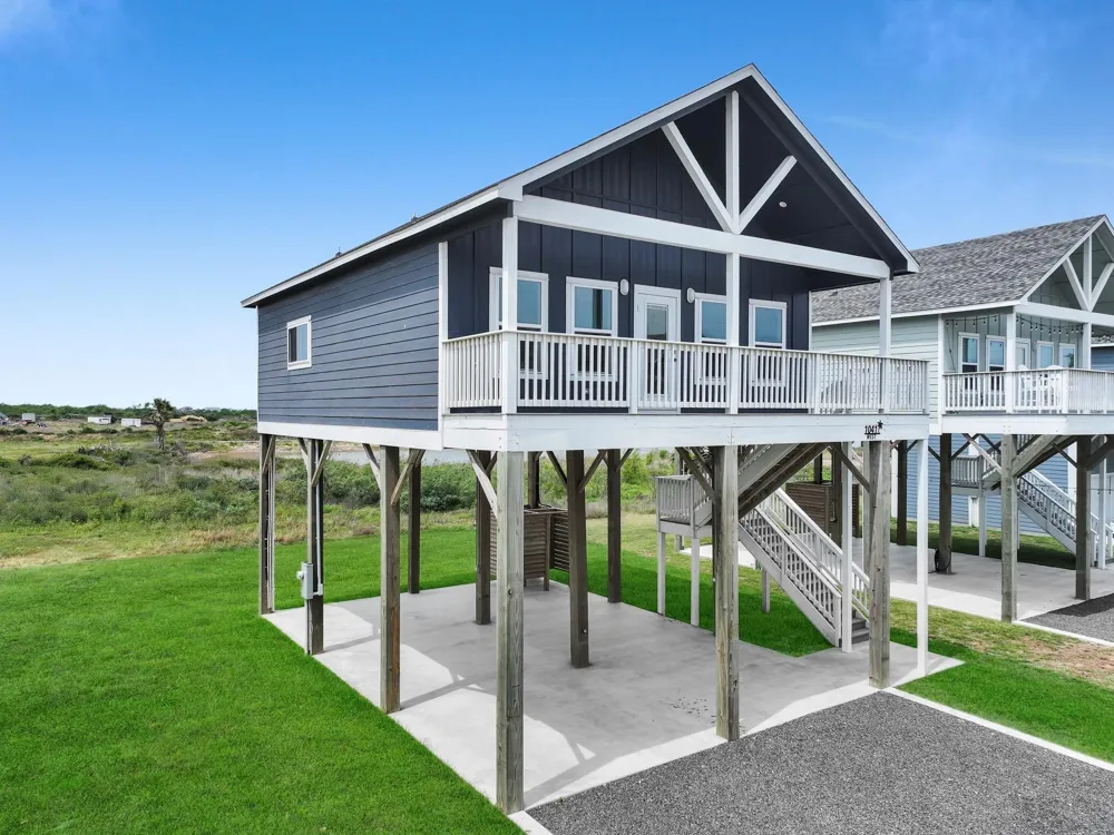 1041 Sunset Circle W Crystal Beach, TX 77650
