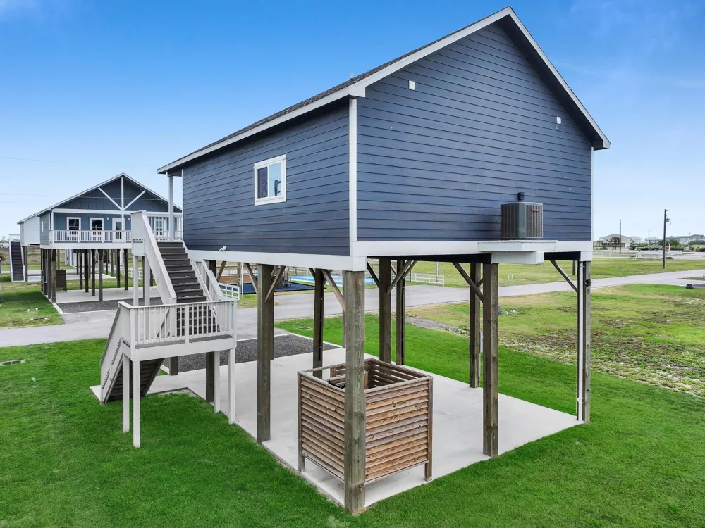 1041 Sunset Circle W Crystal Beach, TX 77650