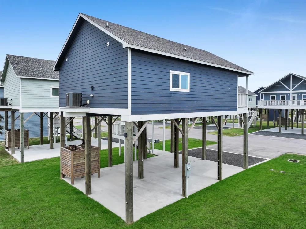 1041 Sunset Circle W Crystal Beach, TX 77650