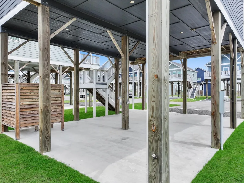 1041 Sunset Circle W Crystal Beach, TX 77650